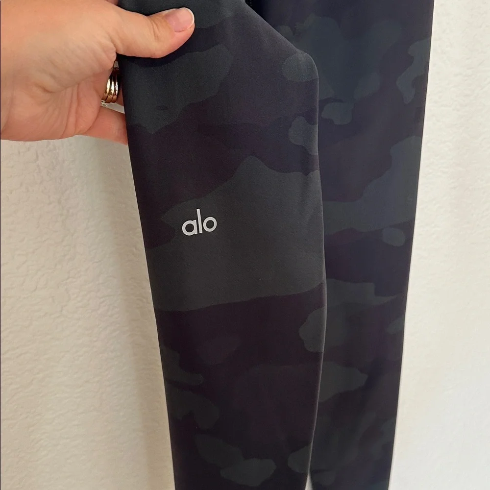 ALO Yoga elevate your